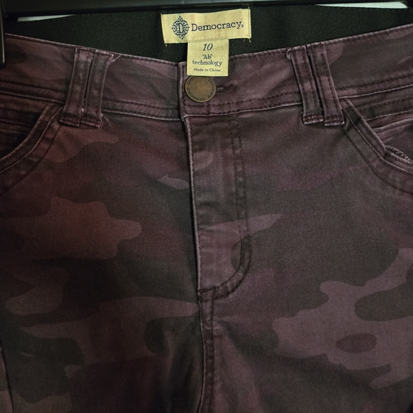 Democracy Wine Camo Print Jeans Size 10 - Picture 4 of 4